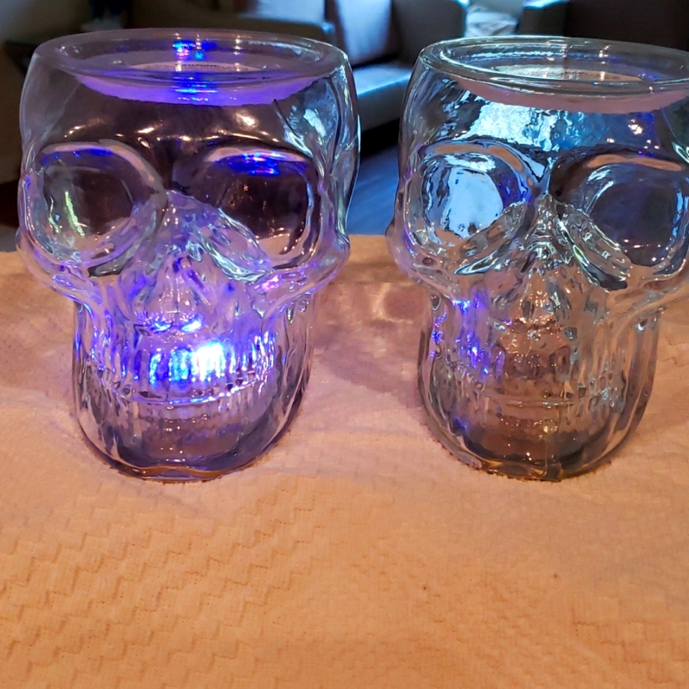 COPY - 3 WICK SKULL PEDALSTAL